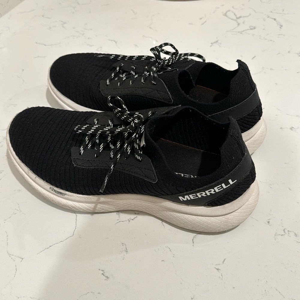 Merrell Recupe Lace men’s shoes in black. Size is 8.5.